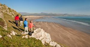 Sightseeing and Places to eat in Bala - Famous nearby Black Rock Sands
