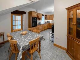 Glanllyn Lodge - Glanllyn Lodge kitchen-dining area