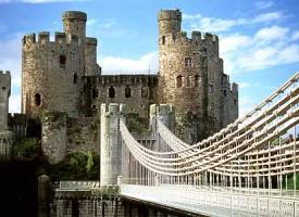 Sightseeing and Places to eat in Bala - Conwy Castle and the famous suspension bridge